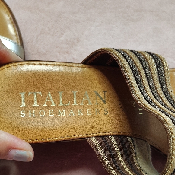 Italian Shoemakers Gold and Tan Women's Sandals Made In Italy. - Picture 2 of 8